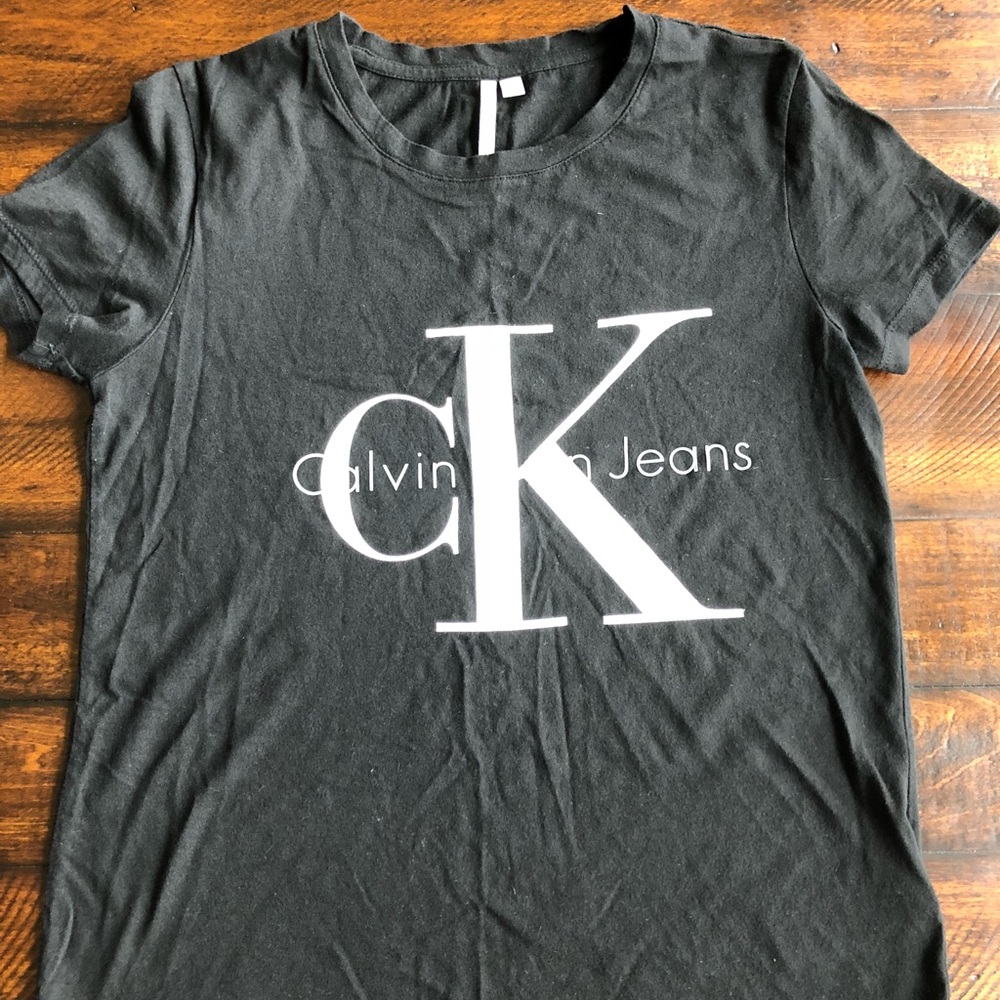 Black Calvin Klein jeans graphic tee